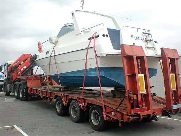 Transporte de barcos en Vilanova de Arousa